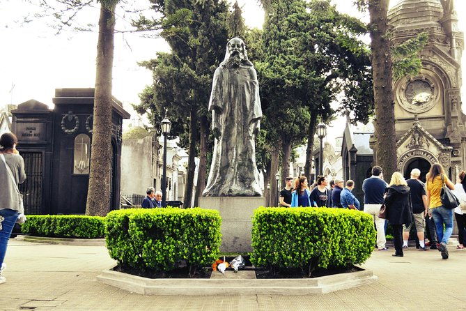 recoleta-cemetery-tour-in-english