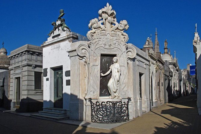 recoleta-in-depth-not-literally-private-walking-tour
