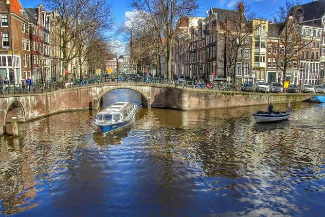 red-light-district-tour-with-canal-cruise