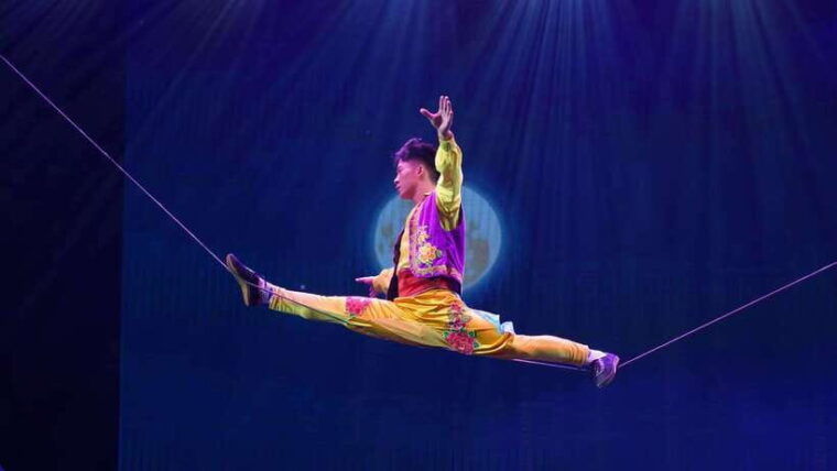 red-theatre-beijing-acrobatic-show-tickets