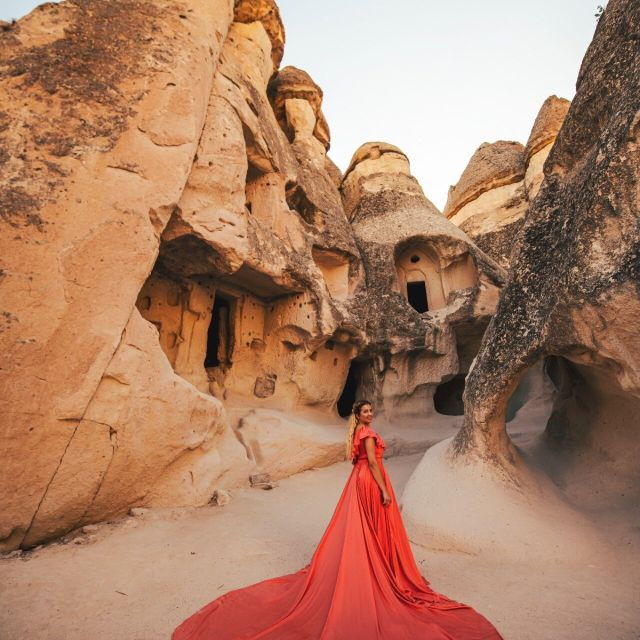 red-tour-in-cappadocia-with-english-guide