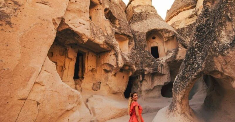 red-tour-in-cappadocia-with-english-guide
