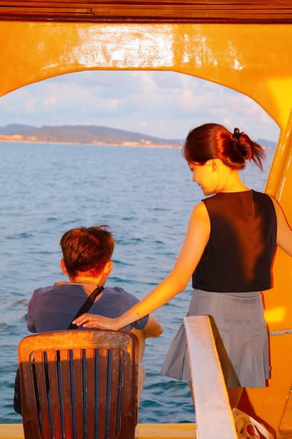 redrivertours-enjoying-sunset-night-squid-fishing