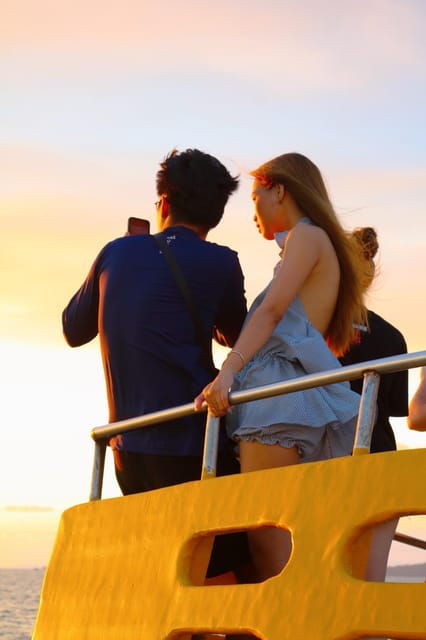 redrivertours-enjoying-sunset-night-squid-fishing