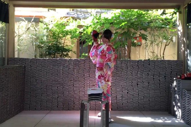 refreshing-in-asakusa-tile-breaking-kawara-smash-in-asakusa-tokyo
