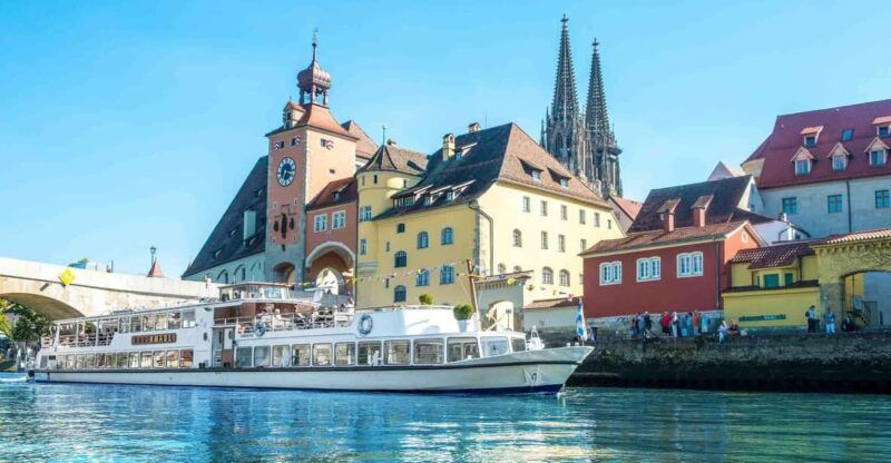 regensburg-city-highlights-historical-boat-tour