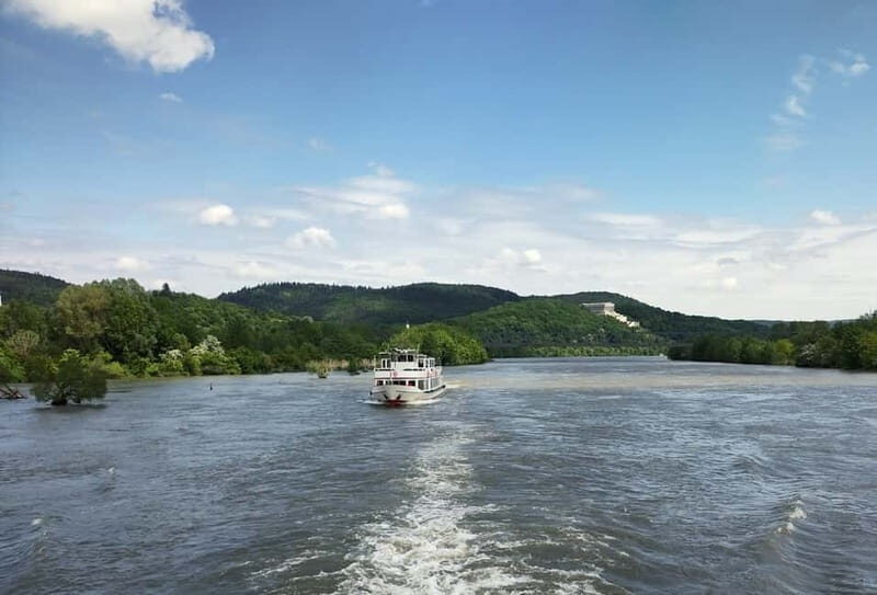 Regensburg: Klinger's Sightseeing Boat Tour to Walhalla - An Excursion into Bavarian Beauty and History