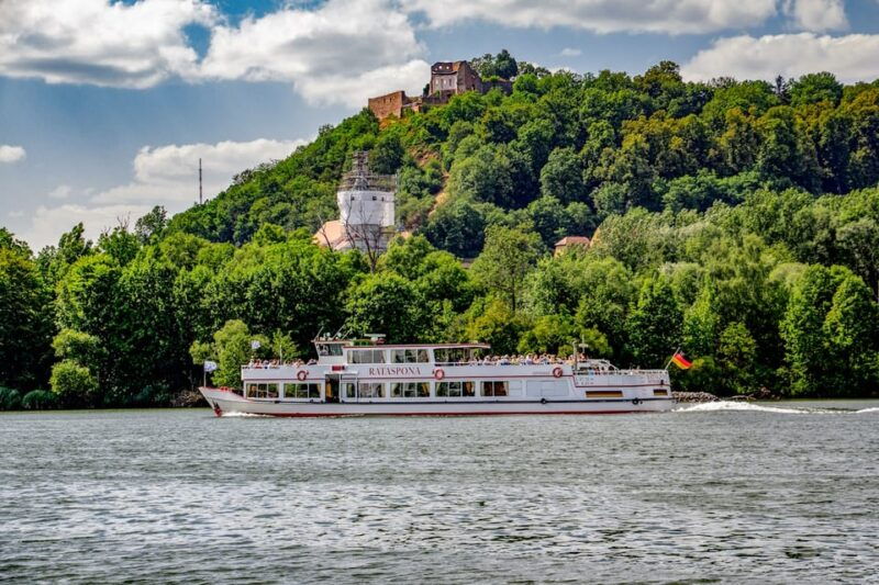 regensburg-sightseeing-boat-tour-to-walhalla