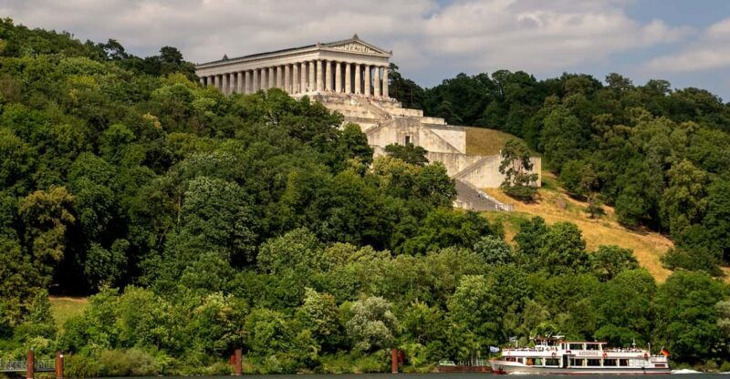 regensburg-sightseeing-boat-tour-to-walhalla