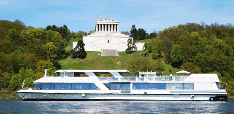 regensburg-sightseeing-cruise-to-walhalla