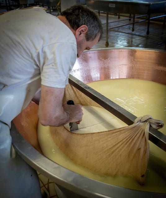 reggio-emilia-parmigiano-reggiano-balsamic-vinegar-tour