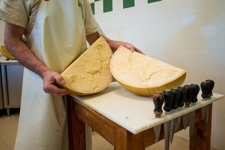 reggio-emilia-parmigiano-reggiano-balsamic-vinegar-tour