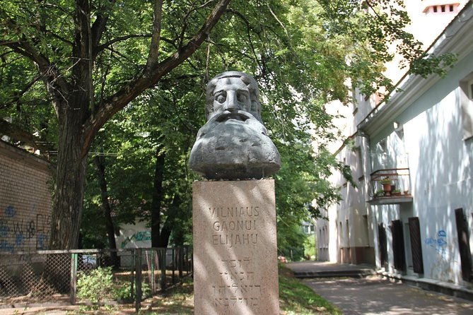 regular-walking-tour-of-jewish-vilnius