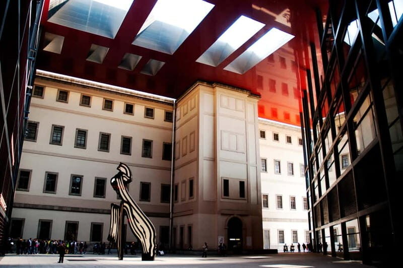 Reina Sofía Museum - Guided tour IN ITALIAN with family discount. - Key Points