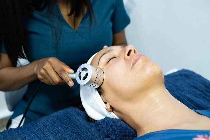 rejuvenating-facial-in-local-spa-room