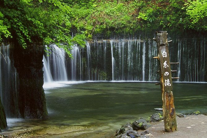 relax-and-refresh-in-karuizawa-forest-shinanoji-down-trekking-around-two-people