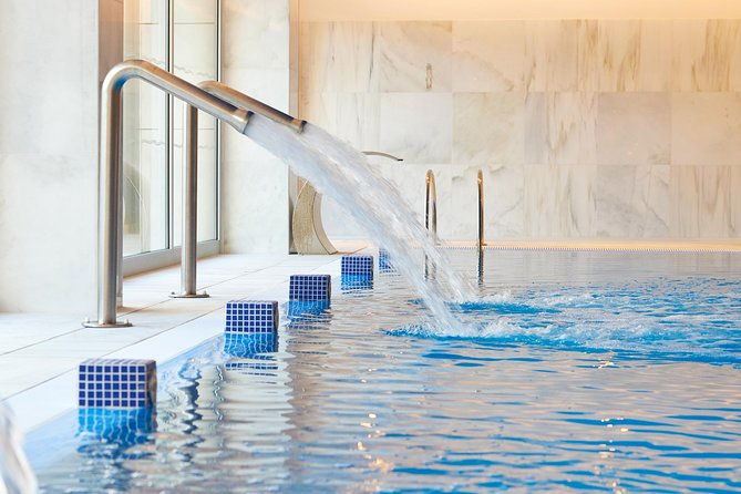relaxing-back-massage-day-spa
