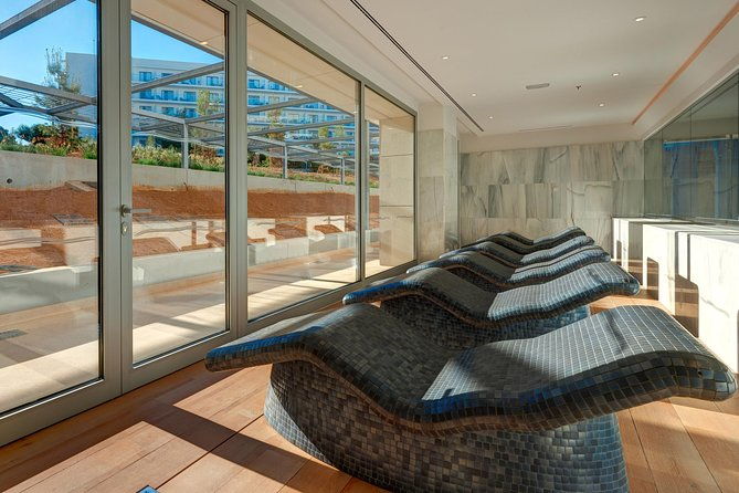 relaxing-back-massage-day-spa