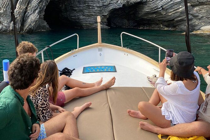 relaxing-boat-tour-with-aperitif-in-cinque-terre