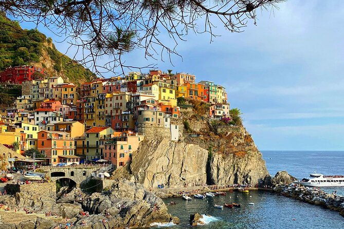 relaxing-boat-tour-with-aperitif-in-cinque-terre
