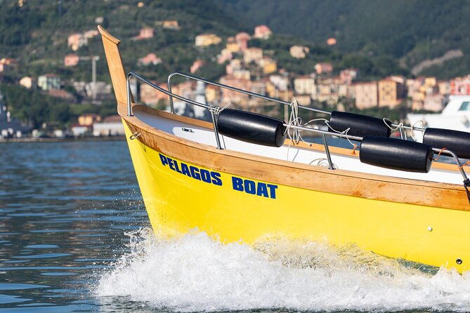 relaxing-boat-tour-with-aperitif-in-cinque-terre