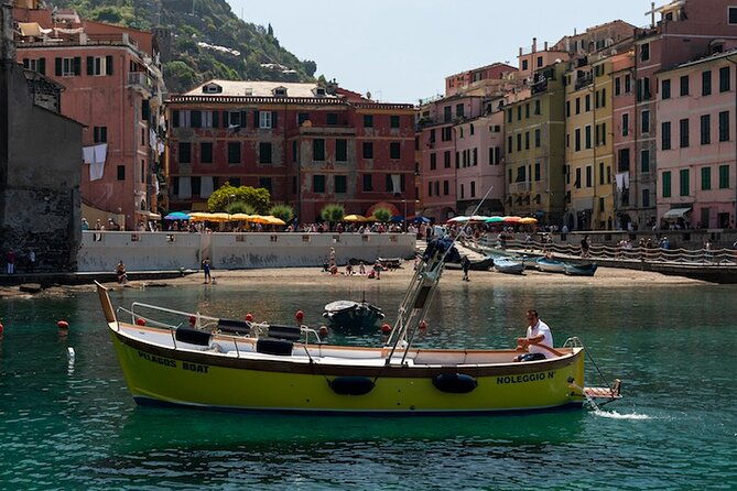relaxing-boat-tour-with-aperitif-in-cinque-terre