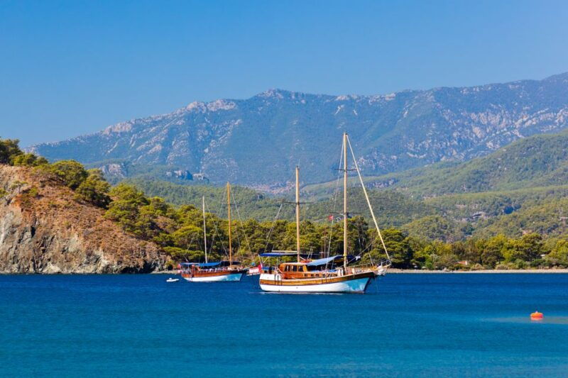 relaxing-boat-trip-with-lunch-and-drinks