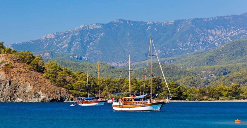 relaxing-boat-trip-with-lunch-and-drinks