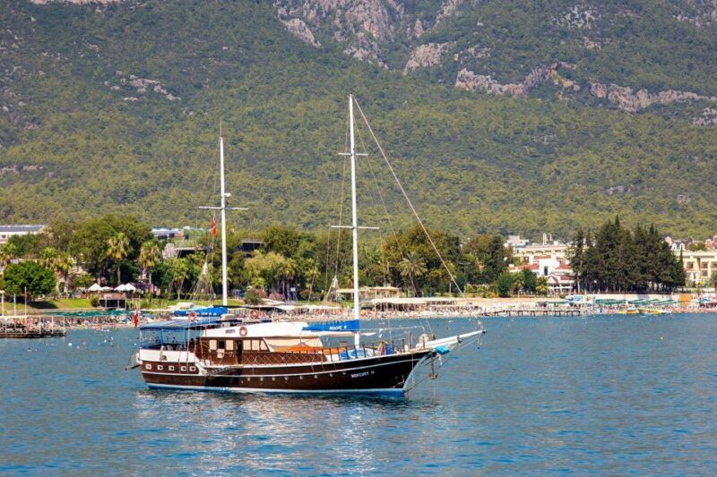 relaxing-boat-trip-with-lunch-and-drinks