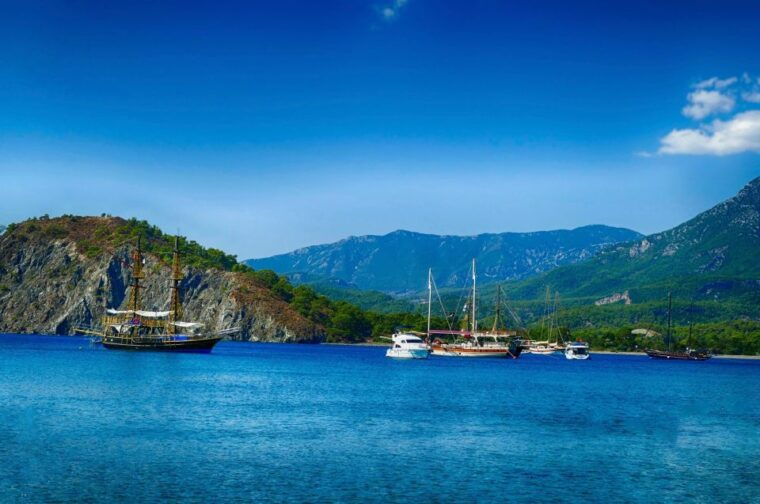 relaxing-boat-trip-with-lunch-and-drinks