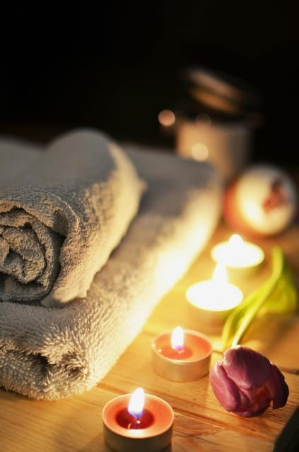 relaxing-massage-with-volcanic-stones