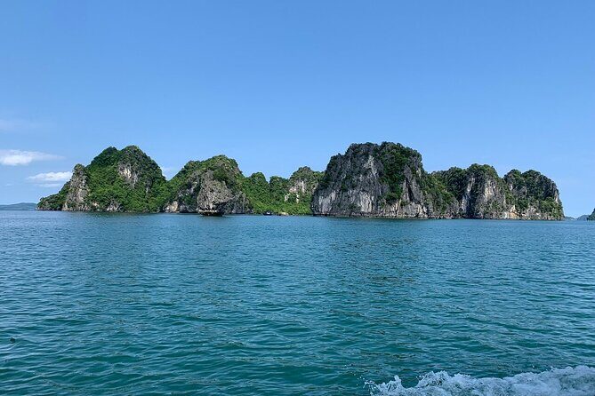 Renea Cruise Best Boutique Cruise 2 Days 1 Night in Bai Tu Long - An Authentic, Relaxed Way to Experience Bai Tu Long Bay