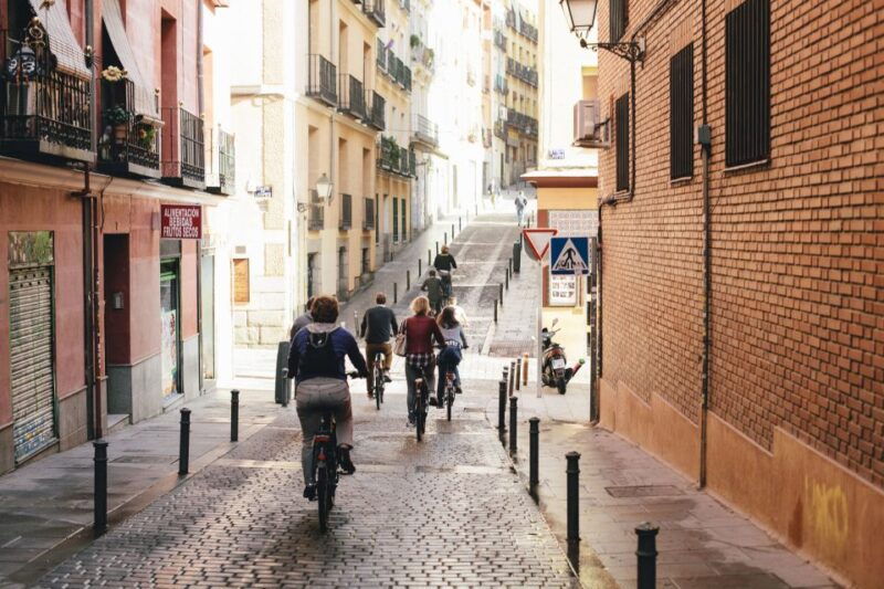 rent-a-bike-in-madrid-free-phone-holder-and-selfguided-tour