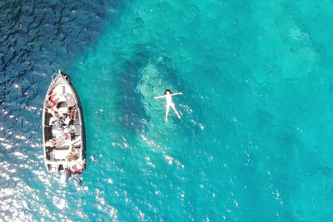 Rent a Boat in Santorini without a license *BRAND NEW BOATS 2024* - Key Points