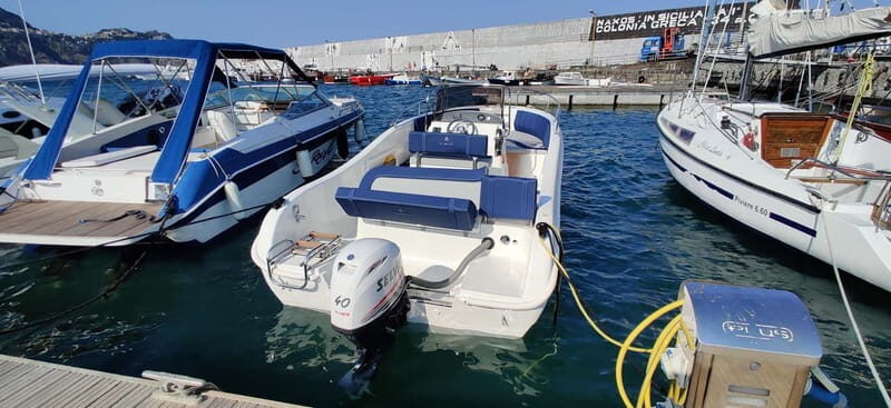 Rent a boat in Taormina without a license - Key Points