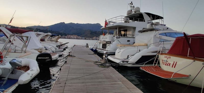 Rent a boat in Taormina without a license - Practical Details and Booking