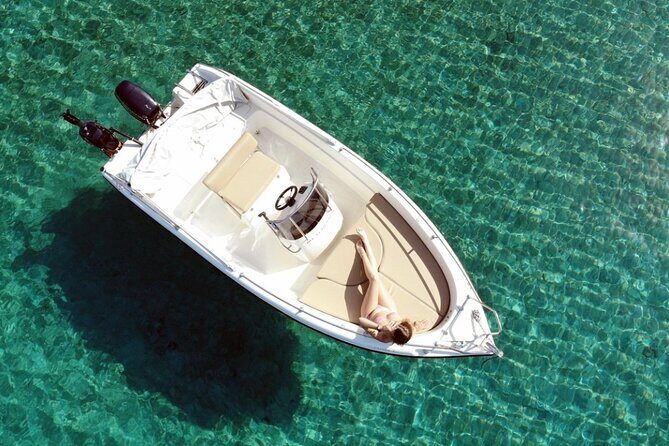 Rent a Boat Without a License in Santorini - What the Experience Looks Like