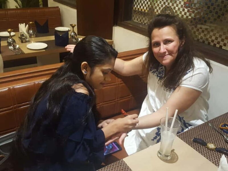 Rent a sari or kurta pajama for Taj Mahal visit & picture - Key Points