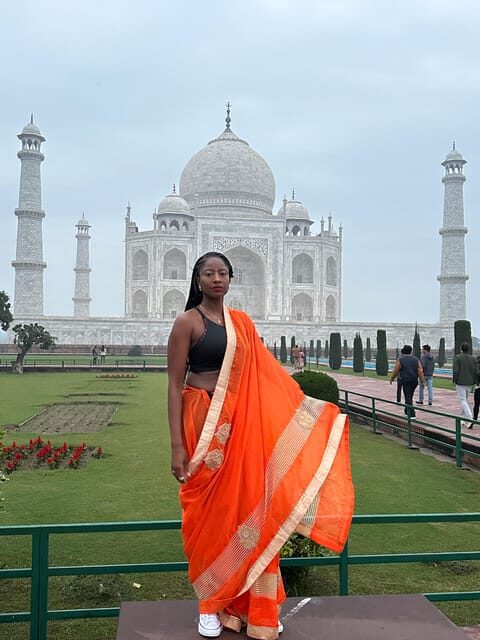 Rent a sari or kurta pajama for Taj Mahal visit & picture - Why Rent a Traditional Dress for the Taj Mahal?