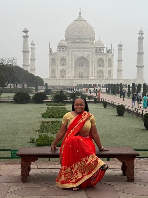 Rent a sari or kurta pajama for Taj Mahal visit & picture - Transportation and Logistics