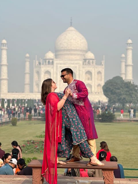 Rent a sari or kurta pajama for Taj Mahal visit & picture - Who Will Love This Experience?