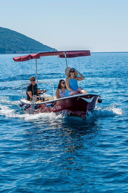 rent-a-small-boat-without-skipper-explore-the-islands