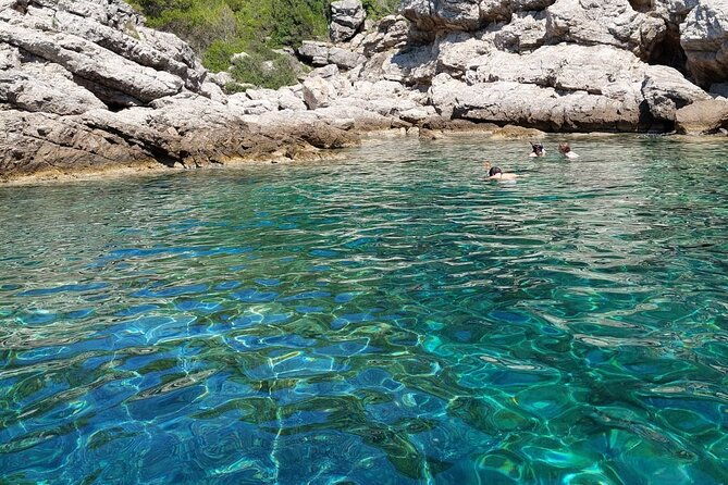 rent-a-speedboat-without-skipper-discover-beauties-by-yourself