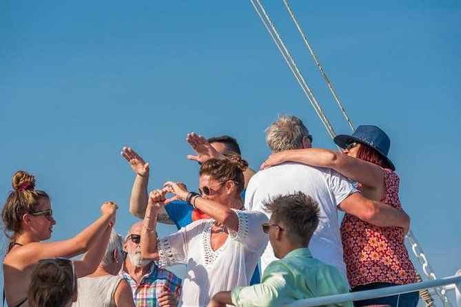 rent-a-traditional-wooden-boat-64-pax-2