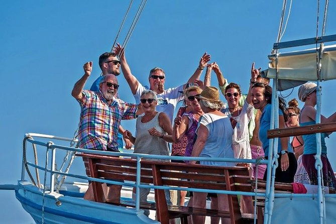 rent-a-traditional-wooden-boat-64-pax-2