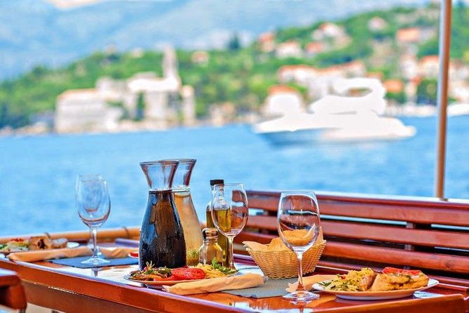 rent-a-traditional-wooden-boat-64-pax-2