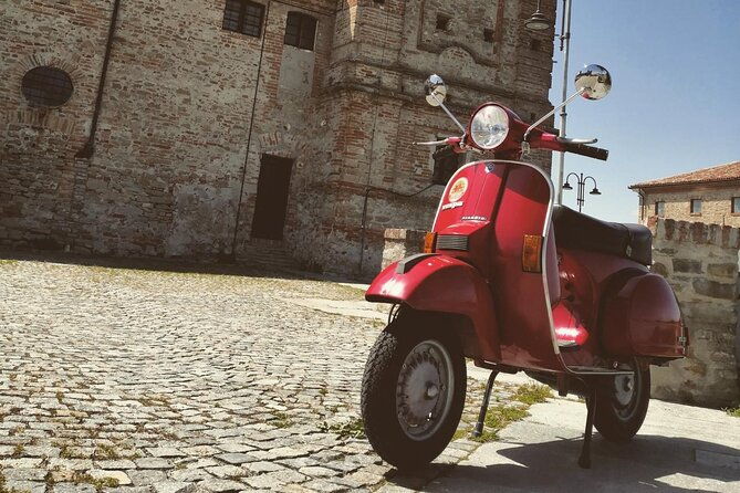 rent-a-vintage-vespa-for-a-whole-day-in-alba