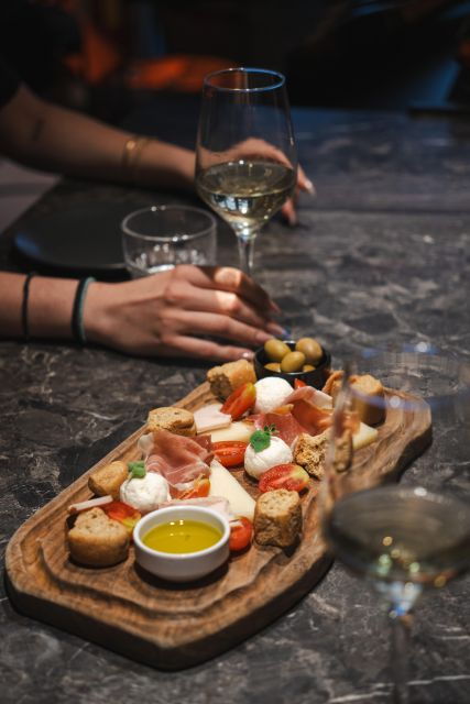 rethymno-cretan-wine-tasting-guided-tour-with-local-food