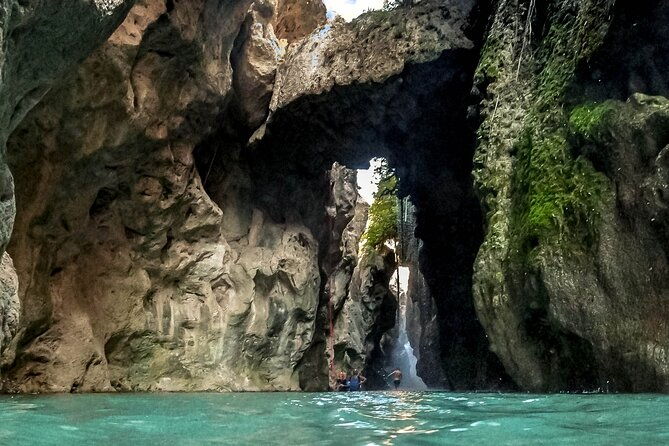 rethymno-private-tour-to-spili-kourtaliotiko-kalypso-beach-2