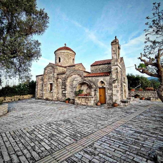 Rethymnon: Melidoni cave - Arkadi - Villages & Cooking Pies - Discovering Crete’s Cultural Heart in a Day